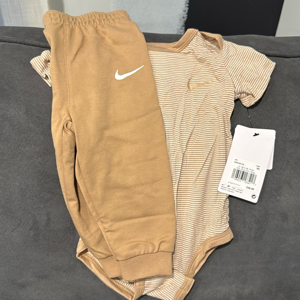 NWT 9mo t-shirt cotton Nike set